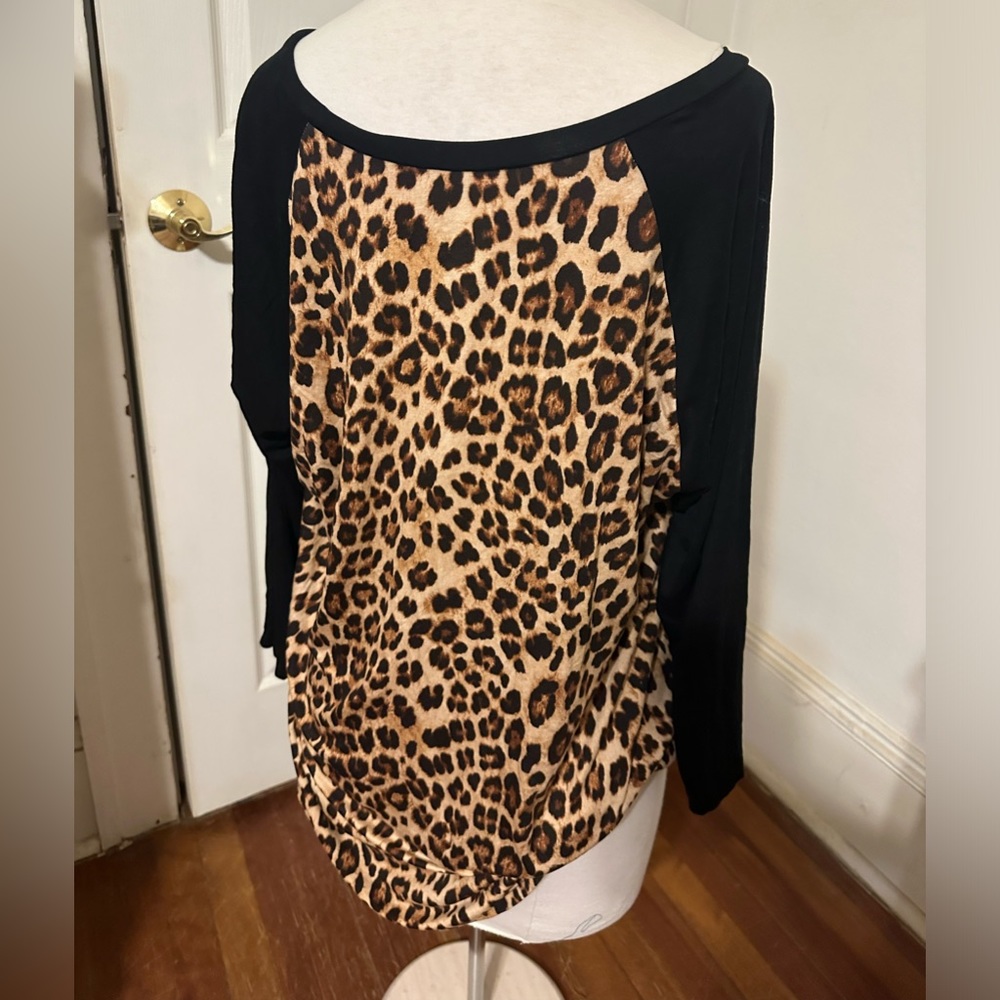 Torrid leopard raglan size 3x - Picture 3 of 4